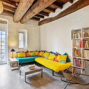 Appartement Studio Avec Balcon Et Wifi A Les Avignon, Villeneuve-lès-Avignon